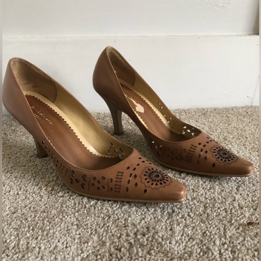 Liz Claiborne Flex Chestnut Brown Laser Cut Leather Pumps
